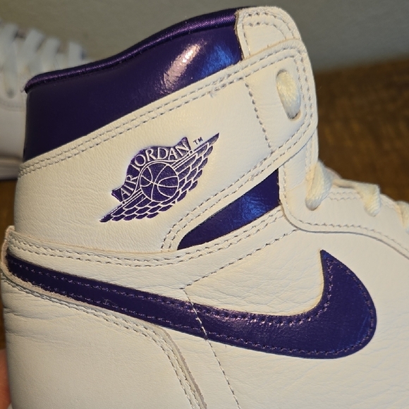 Nike Air Jordan Court Purple White and Purple High-Tops - Picture 5 of 10